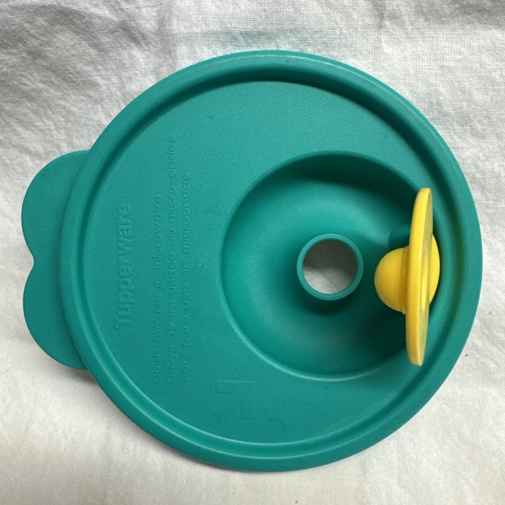 Tupperware Rock N Serve Vented Replacement‎ Seal/Lid #3156A Green
